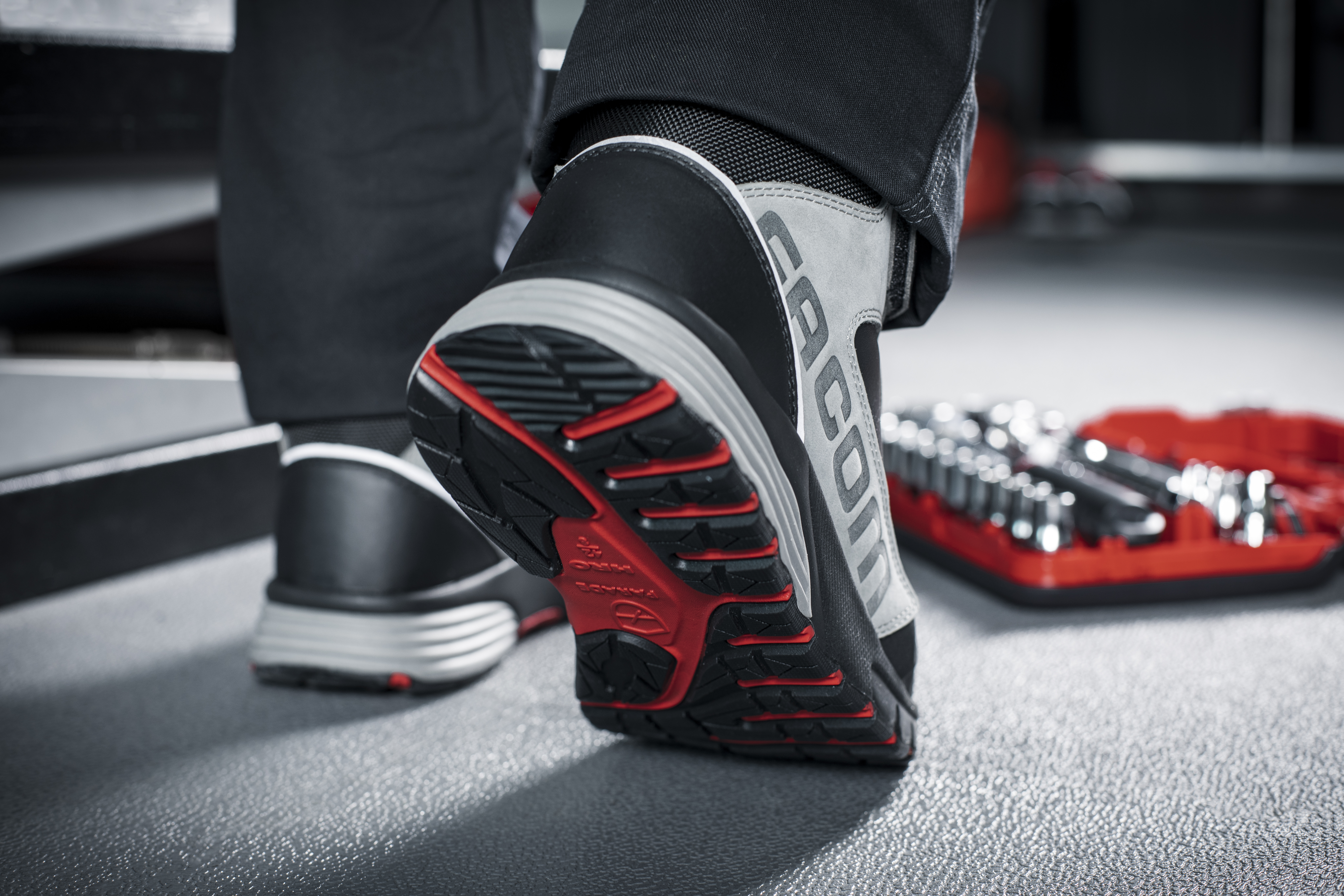 Chaussure de s&eacute;curit&eacute; design sportif semelle superflex