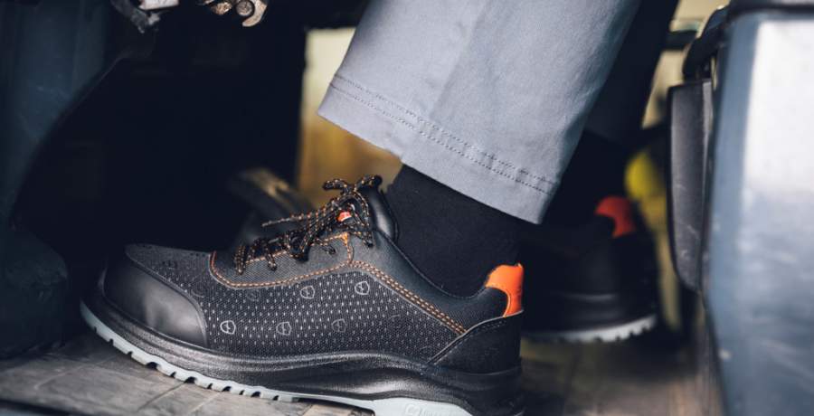 CONDUIRE AVEC DES CHAUSSURES DE SÉCURITÉ