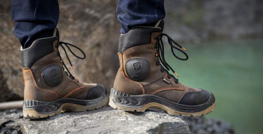 CHAUSSURES DE SÉCURITÉ IMPERMÉABLES OU HYDROFUGES ? FAITES LA DIFFÉRENCE